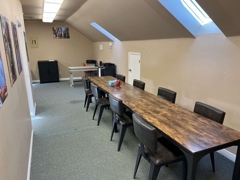 More Photos Of 1040 Gardiners Rd, Kingston Office For Lease