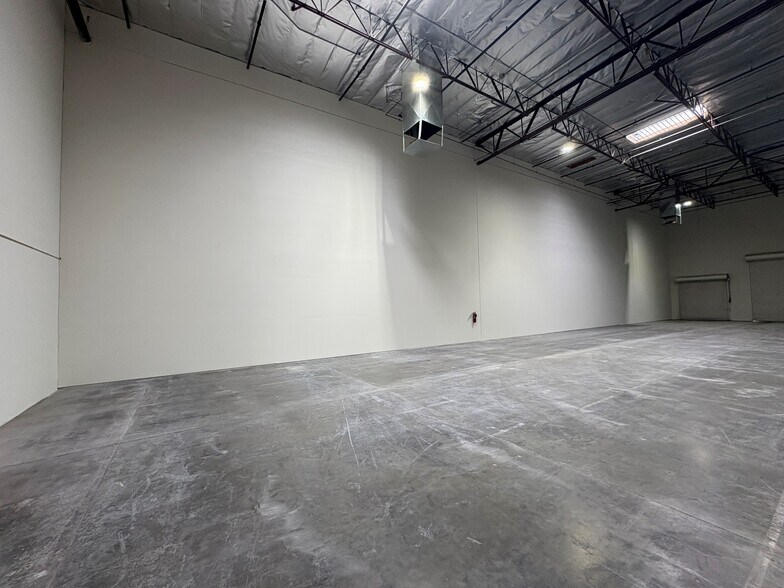 More Photos Of 1385 Pama Ln, Las Vegas Warehouse For Lease