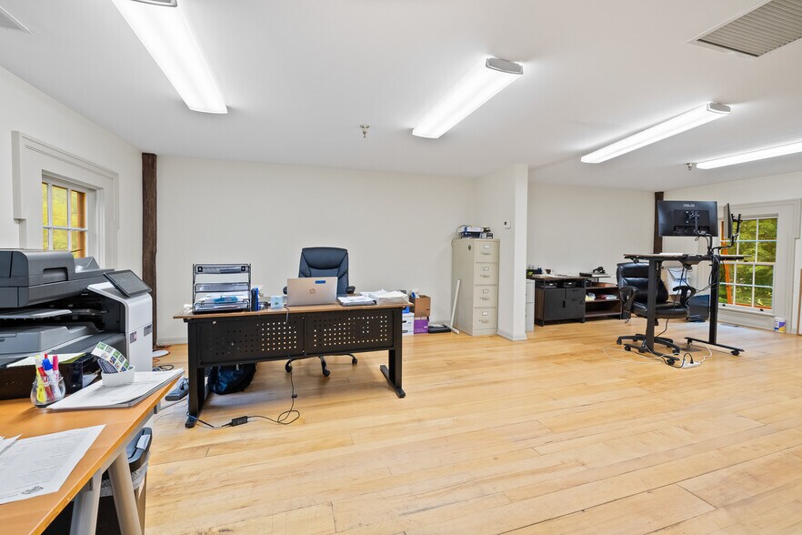 More Photos Of 114 Cemetery Ave, Manchester Center Office For Sale