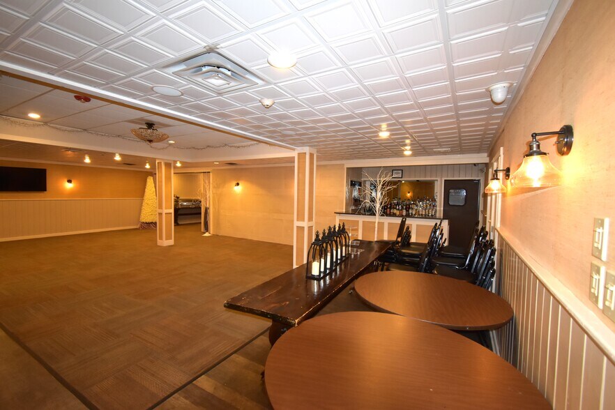 More Photos Of 1021 Rt-146, Clifton Park Restaurant For Sale