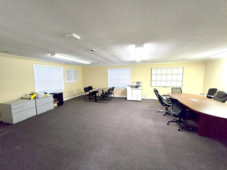 More Photos Of 163 W Pine St, Bridgeton Industrial For Lease