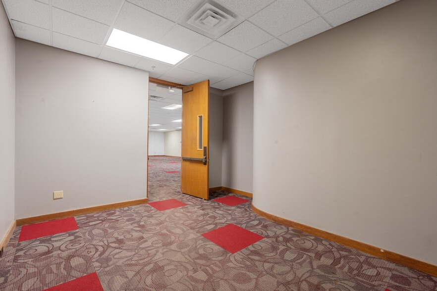 More Photos Of 344 W Genesee St, Syracuse Loft Creative Space For Lease