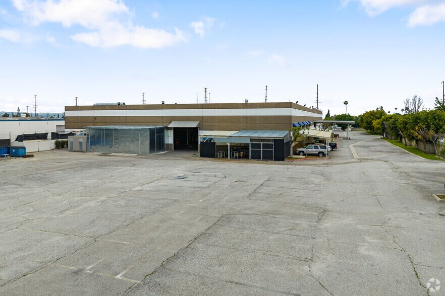 More Photos Of 708 N Vincent Ave, Covina Manufacturing For Lease