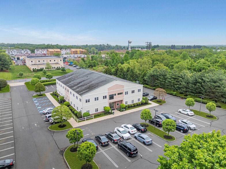 More Photos Of 500 Park Ave, Manalapan Township Medical For Lease