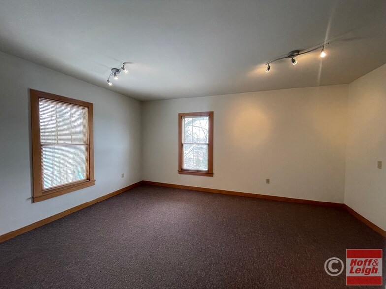 More Photos Of 631 W Exchange St, Akron Office For Sale