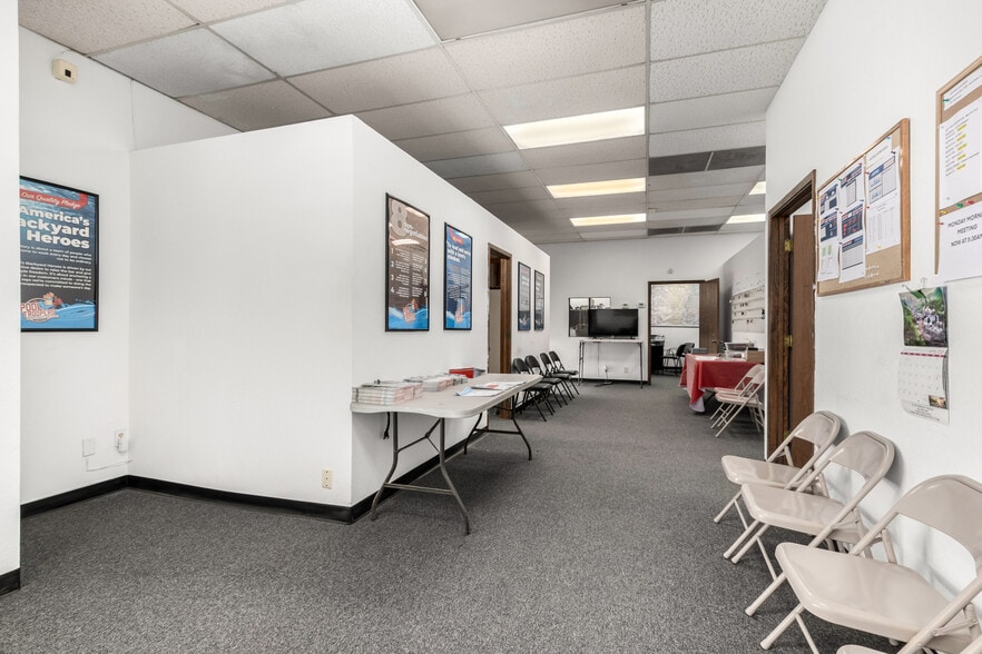More Photos Of 411 W Gemini Dr, Tempe Warehouse For Sale