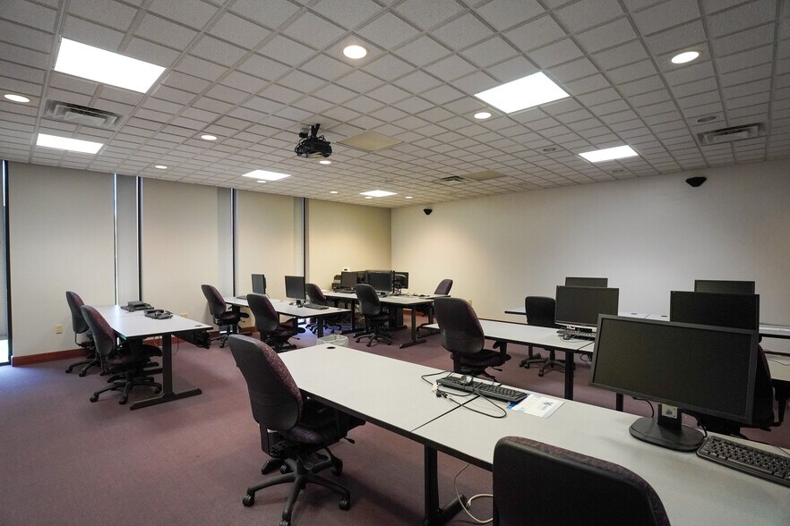 More Photos Of 10385 Spartan Dr, Evendale Light Manufacturing For Lease