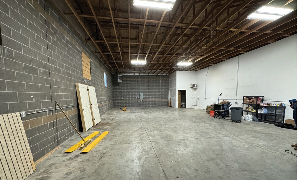 More Photos Of 209 Phoenix Ln, Caldwell Warehouse For Lease