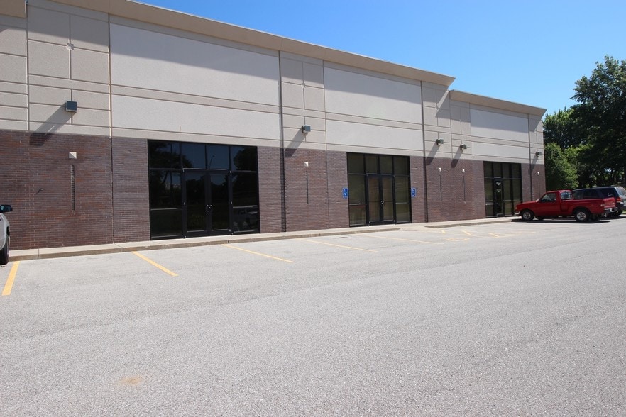 More Photos Of 700 Van Dorn St, Lincoln Showroom For Lease