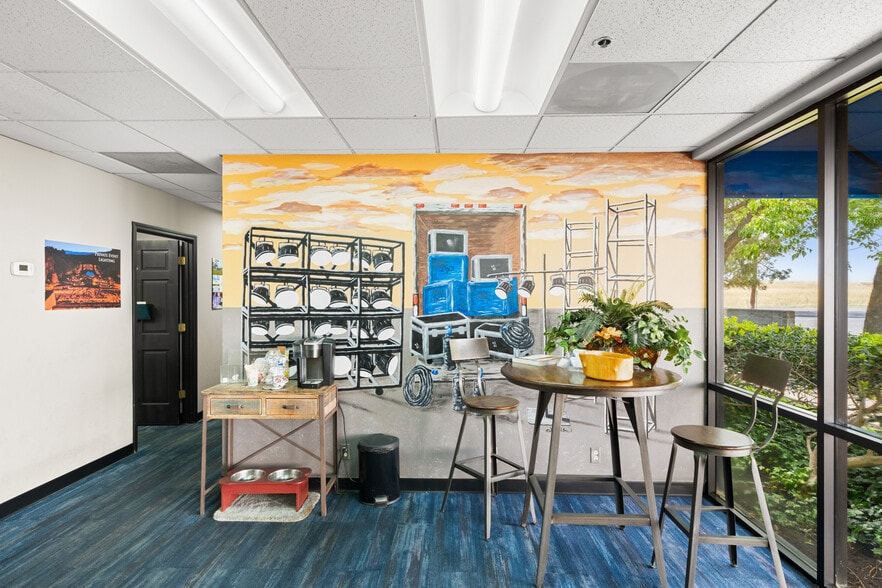 More Photos Of 4081 Seaport Blvd, West Sacramento Warehouse For Lease