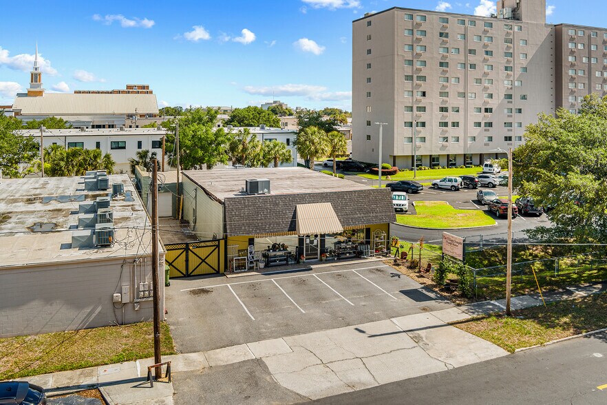 More Photos Of 155 Avenue B SW, Winter Haven Storefront For Sale