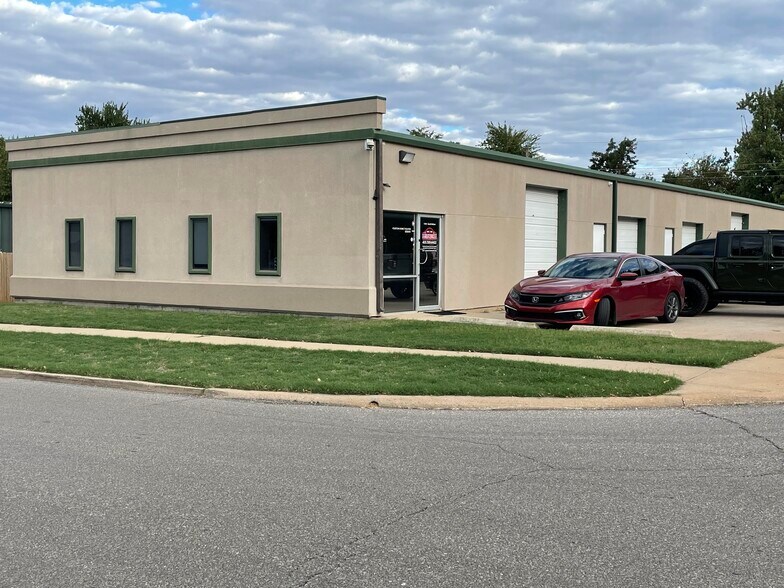 More Photos Of 405 W 2nd St, Edmond Office For Lease