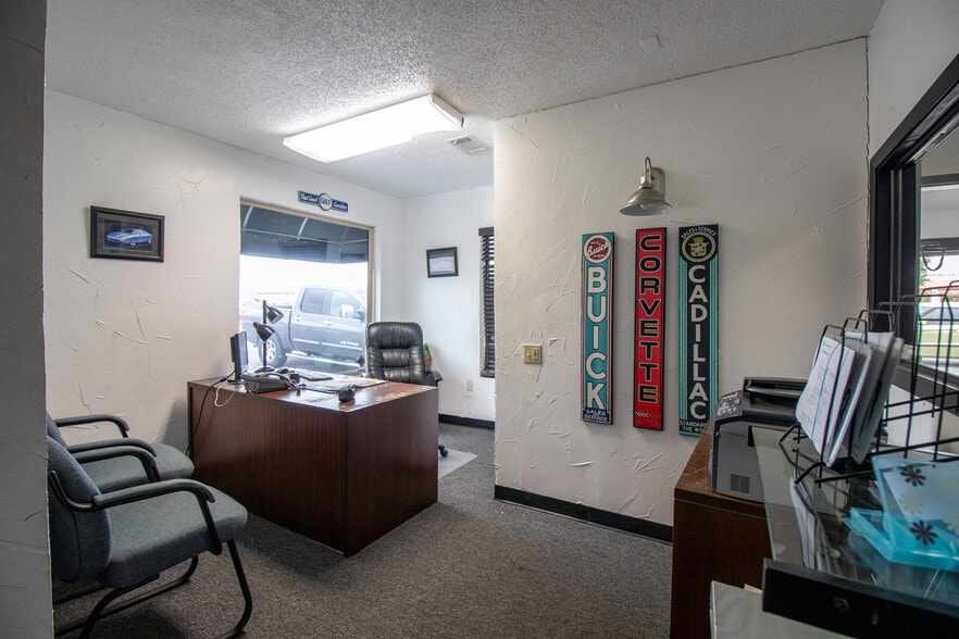 More Photos Of 1577 N FM 157, Mansfield General Retail For Sale