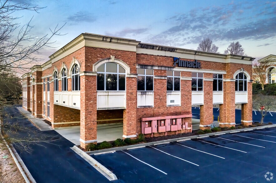 More Photos Of 108 Gateway Blvd, Mooresville Office For Lease