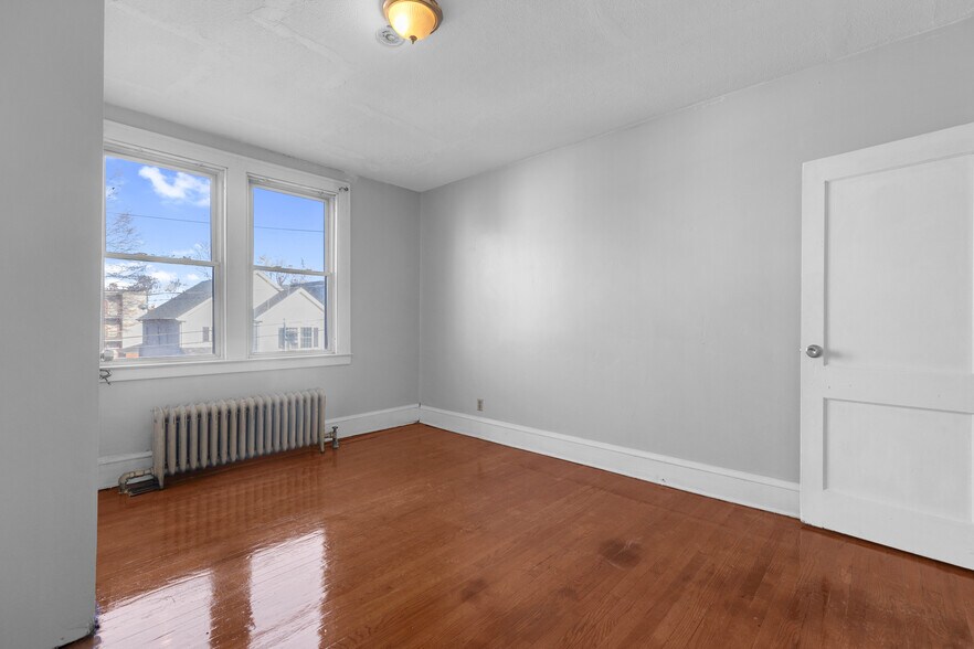 More Photos Of 45 School St, Hartford Apartments For Sale