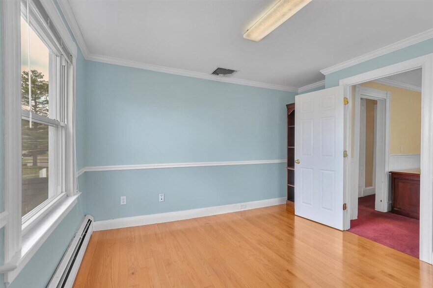 More Photos Of 36 School St, Glastonbury Office For Sale