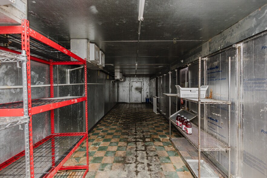 More Photos Of 830 N Kansas Ave, Topeka Bar For Sale