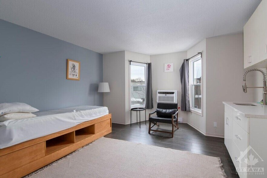 More Photos Of 25 Rosemount Av, Ottawa Assisted Living For Lease