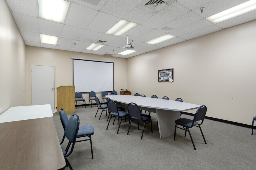 More Photos Of 1624 N Meadowcrest Blvd, Crystal River Manufacturing For Lease