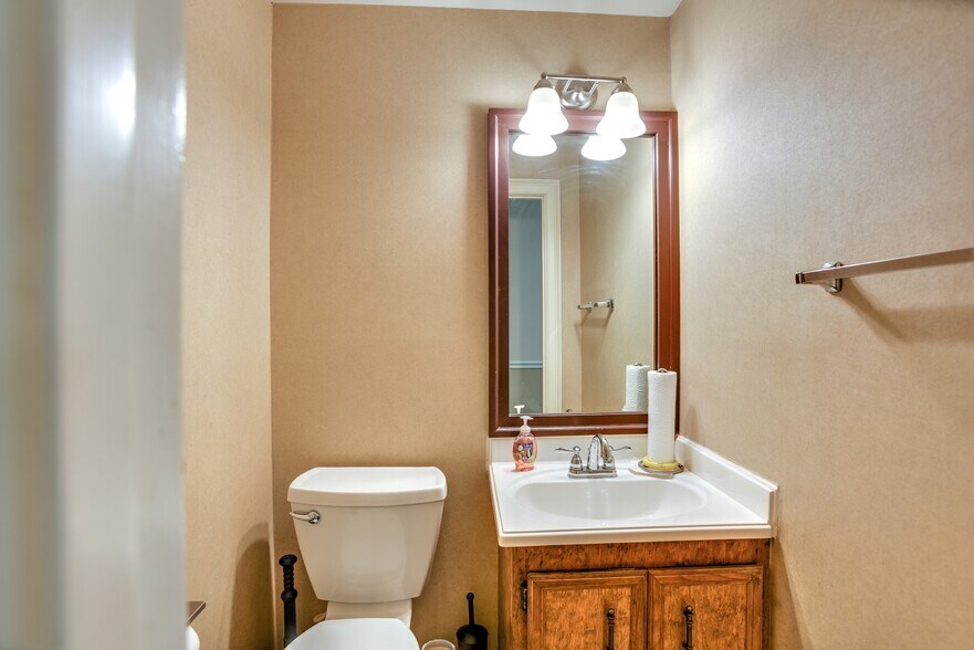 More Photos Of 2601 Commons Blvd, Augusta Office For Lease