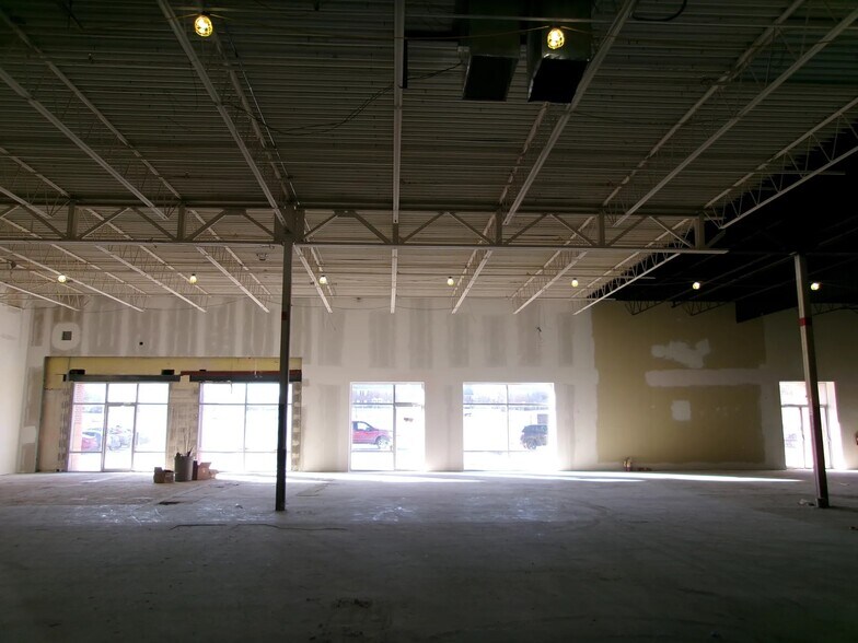 More Photos Of 890-896 S Main St, Centerville Supermarket For Lease