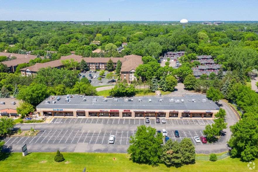 More Photos Of 10976-11032 Cedar Lake Rd, Minnetonka Freestanding For Lease