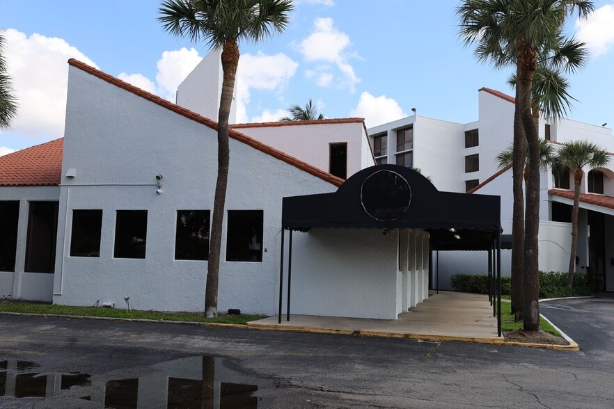 Primary Photo Of 1901 Palm Beach Lakes Blvd, West Palm Beach Hotel For Lease
