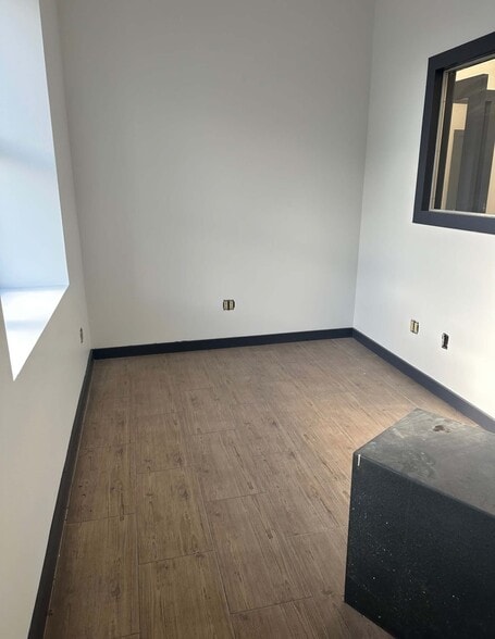 More Photos Of 163 Imlay St, Brooklyn Warehouse For Lease