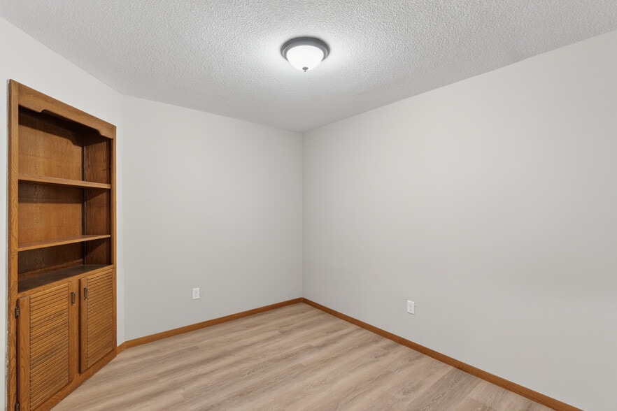 More Photos Of 407 Vermillion St, Hastings Office For Sale