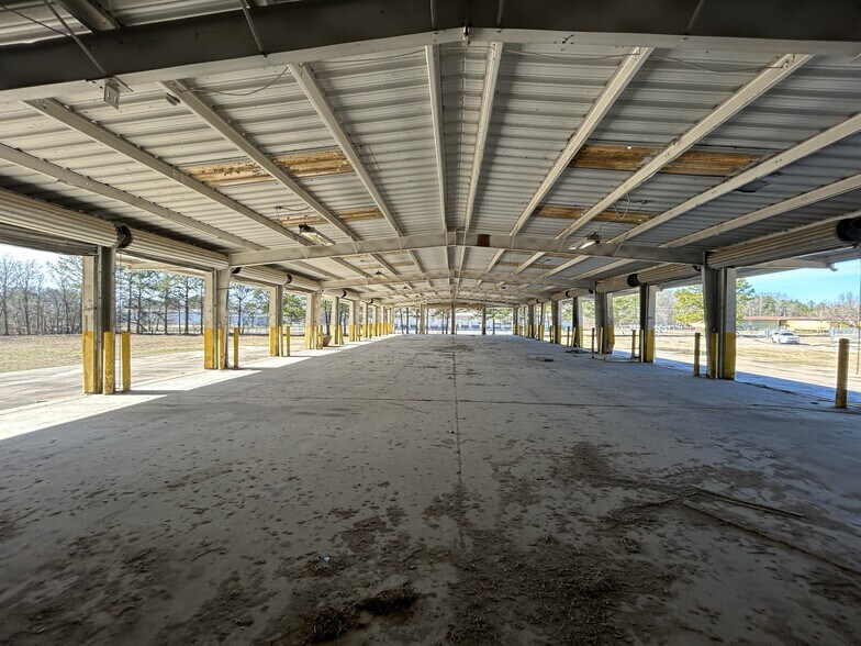 More Photos Of 400 Childre Rd, Pearl Truck Terminal For Lease