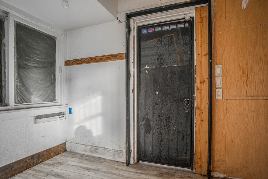 More Photos Of 1664 S Western Ave, Los Angeles Auto Dealership For Sale