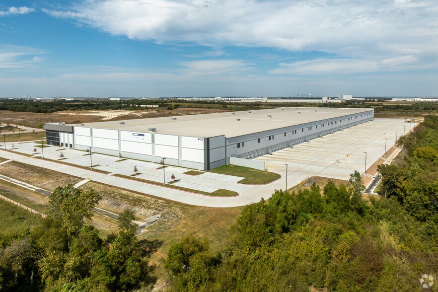 More Photos Of 1200 Pinto Rd, Wilmer Distribution For Lease