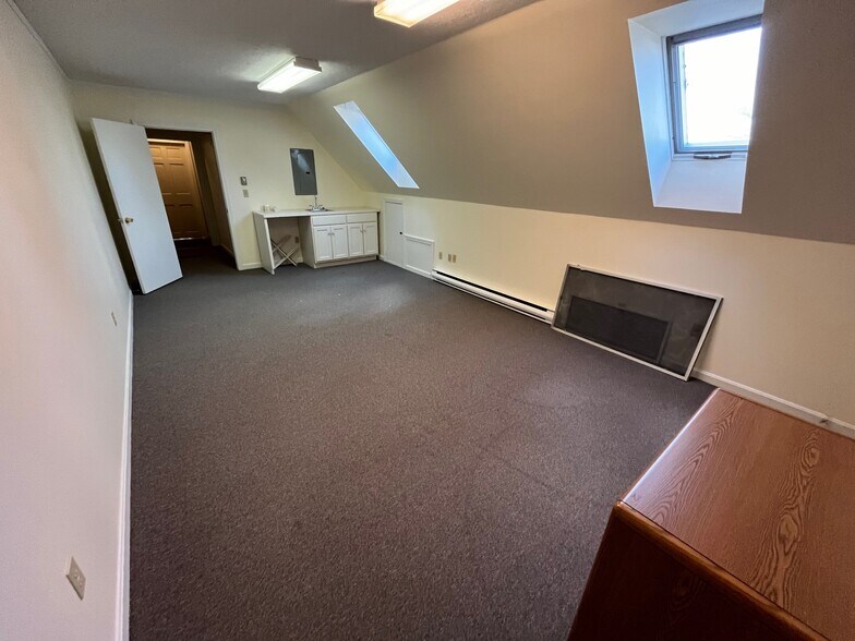 More Photos Of 169 Port Rd, Kennebunk Unknown For Lease