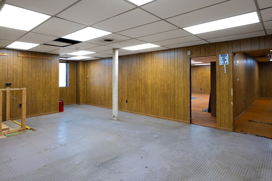 More Photos Of 40 Lake St, Somerville Light Manufacturing For Sale