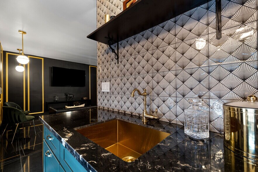 More Photos Of 120 W Vereda Sur, Palm Springs Hotel For Sale