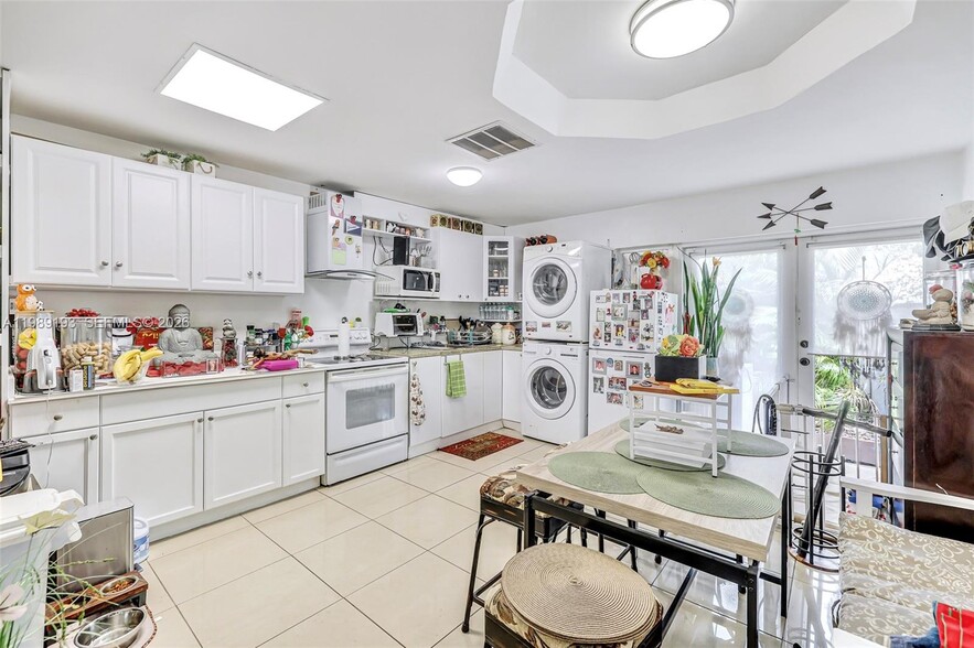 More Photos Of 12085 W Dixie Hwy, North Miami Multifamily For Sale