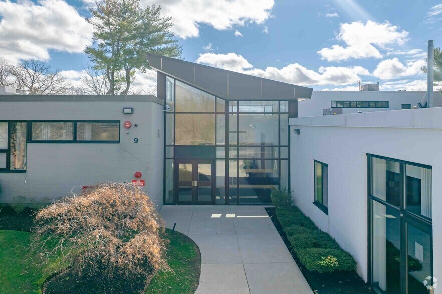 More Photos Of 7-11 Audubon Rd, Wakefield Light Manufacturing For Lease