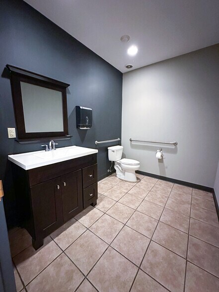 More Photos Of 8100 Ohio River Blvd, Emsworth Office For Lease