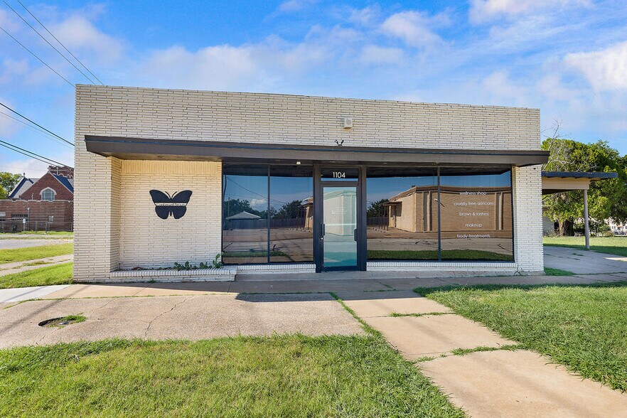 More Photos Of 1104 11th St, Wichita Falls Storefront Retail Office For Sale