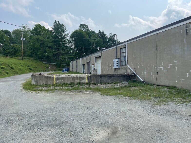 More Photos Of 2351 Mount Pleasant Rd, Mount Pleasant Warehouse For Lease