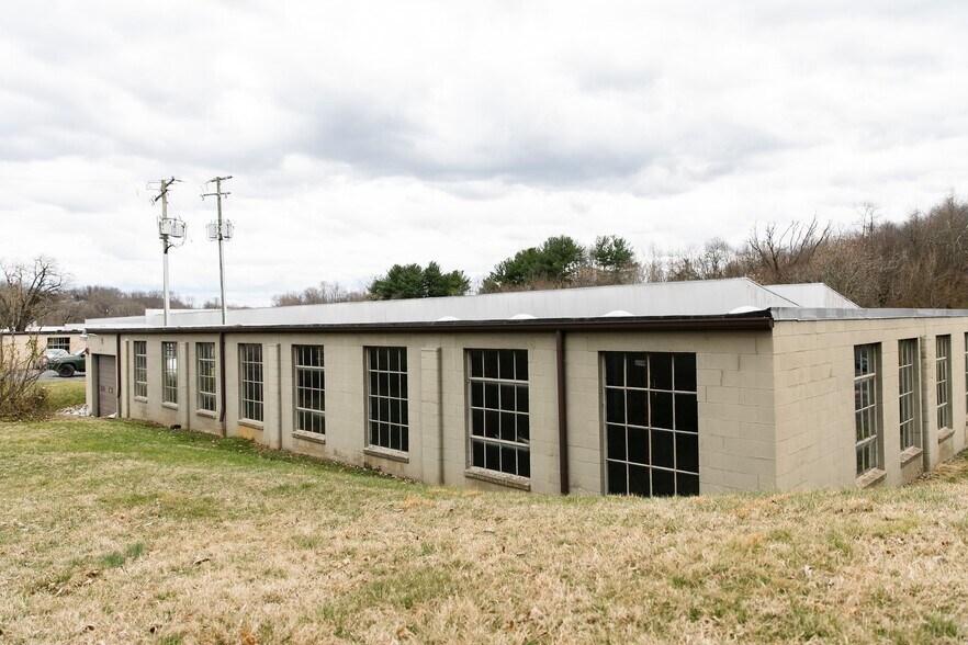 More Photos Of 600 Hays Ave, Staunton Distribution For Lease
