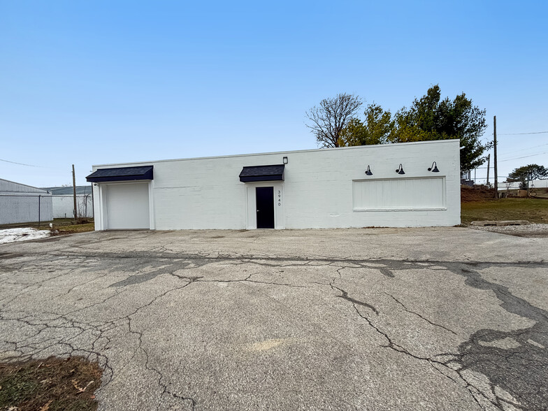 More Photos Of 3940 Dixon St, Des Moines Service For Lease