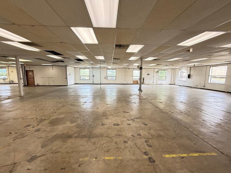 More Photos Of 1606 Headway Cir, Austin Light Manufacturing For Lease
