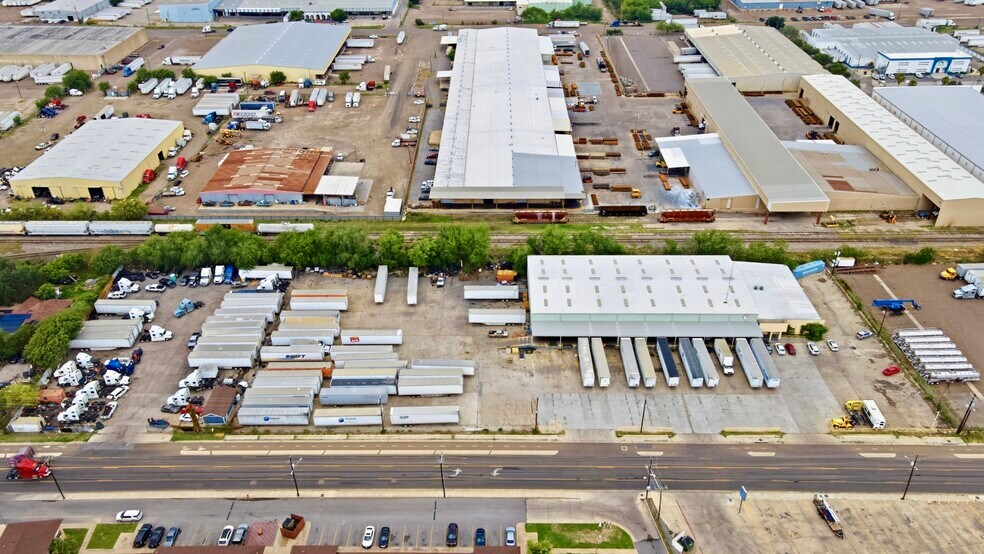 More Photos Of 6200 Santa Maria Ave, Laredo Distribution For Lease