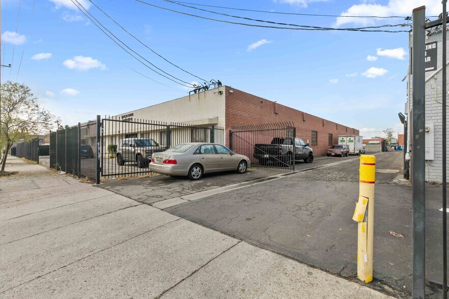 More Photos Of 8115 Lankershim Blvd, North Hollywood Warehouse For Lease