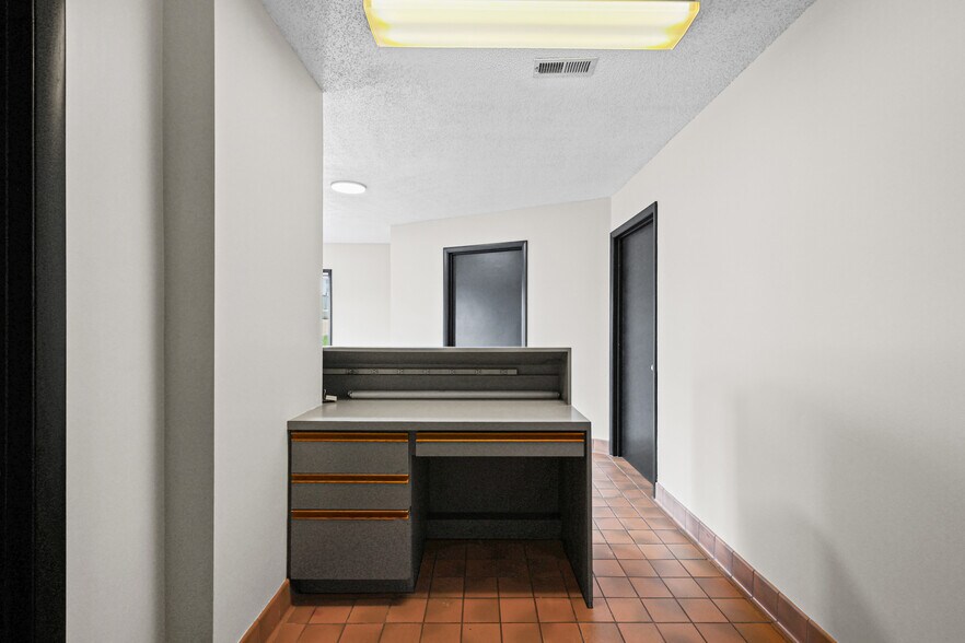More Photos Of 11 S 2nd St, Festus Office For Sale
