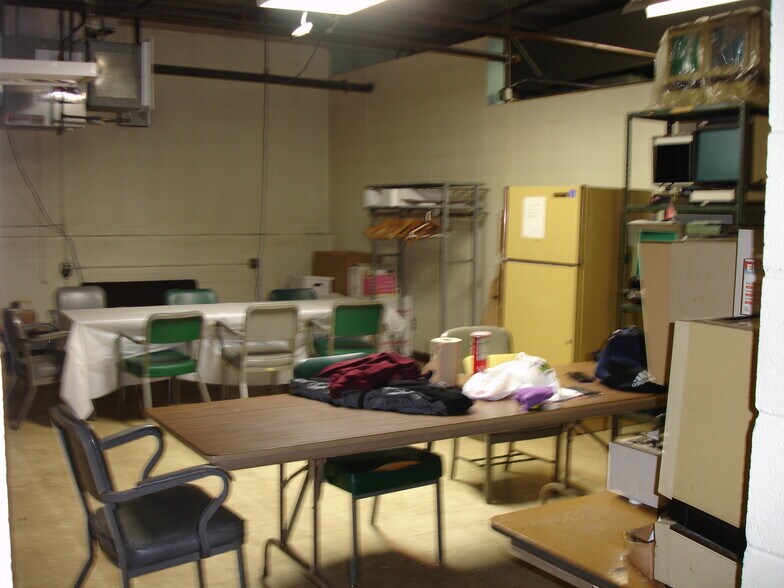 More Photos Of 340 Oak Ave S, West Salem Industrial For Lease