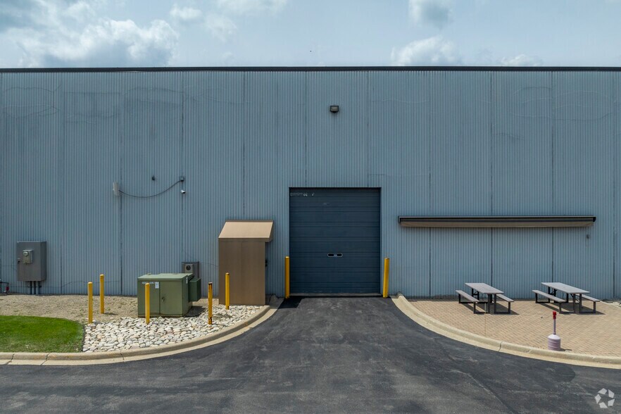 More Photos Of 1455 W Thorndale Ave, Itasca Distribution For Sale