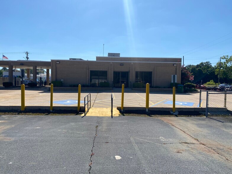 More Photos Of 406 S Waukesha St, Bonifay Office For Sale