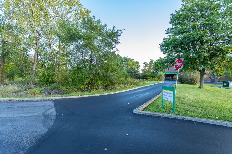 More Photos Of 6850 Main St, Williamsville Light Distribution For Lease